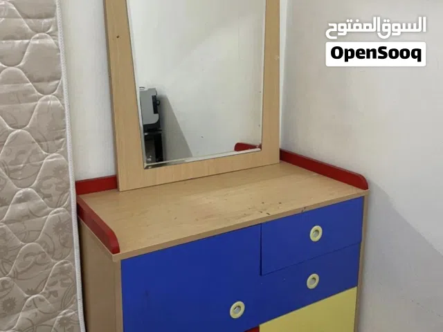 طاولة تسريحة