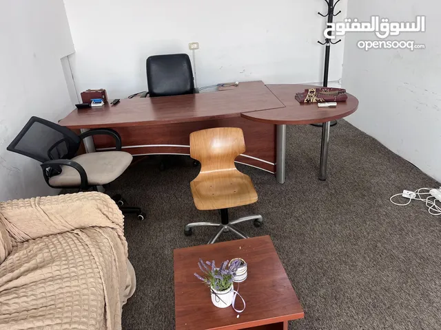 مكتب للبيع