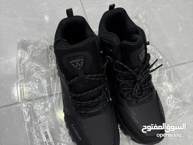 للبيع حذاء جديد مقاس 46 شبيه سفتي for sale new shoes same safety