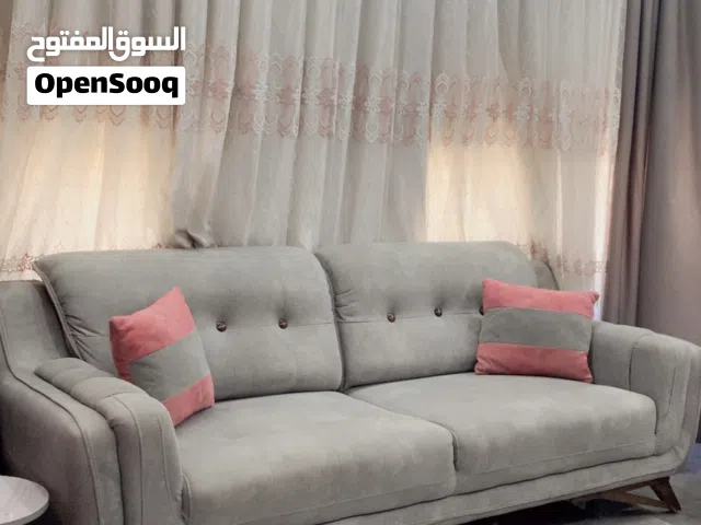 طقم كنب فخم وثقيل بحالة الجديد