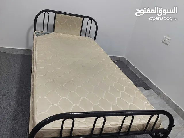 سرير مفرد مع مرتبة للبيع