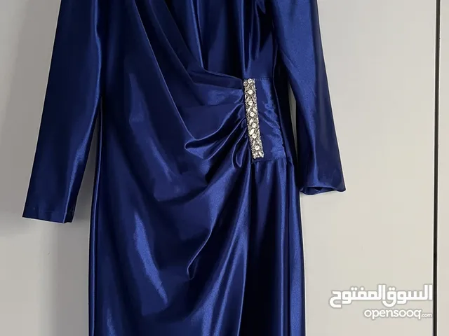 فستان أزرق ملبوس مره وحده فقطططط قياس L (40) بسطللل عاللبس