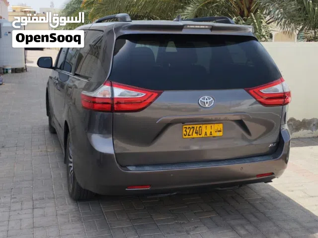 2018 Toyota Sienna XLE