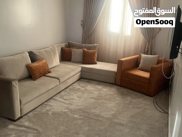 صالون في حالة جيدة جداً للبيع