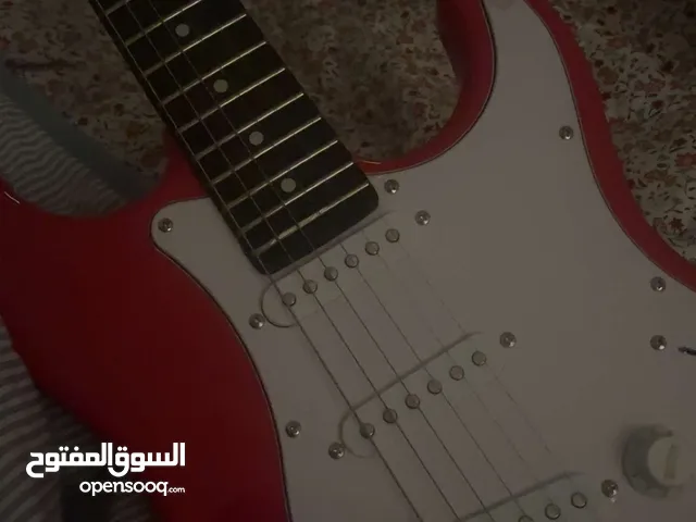 اليكتريك غيتار احمر جديد غير مستعمل مع الكيبل حقه والسعر قابل للتفاوض وانزل فيه كثير