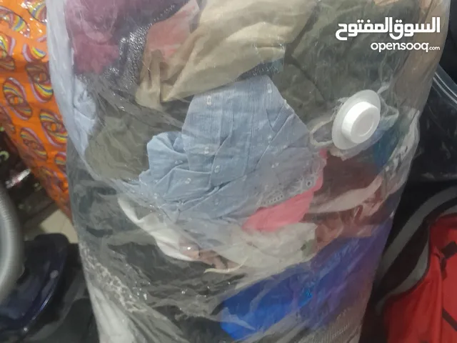 ملابس مستعملة 200 قطعة للبيع ماركات أصلية