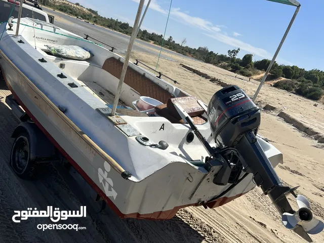قارب إيطالي مع محرك 25