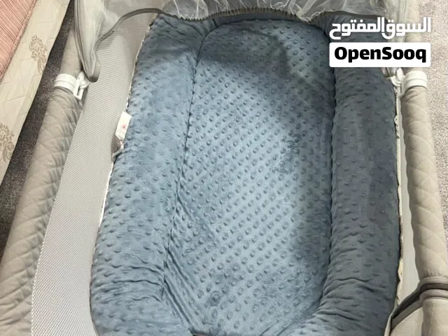 سرير اطفال  متحرك