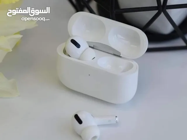 AirPods Pro 2 -  تخفيض قوي قوي أداء استثنائي:  ميزة إلغاء الضوضاء (ANC) وصوت بجودة عالية.