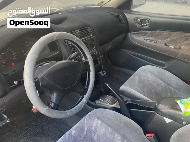 2004, ميتسوبيشي, جالنت, Standard