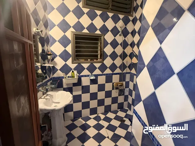 شقة طابق ، طولكرم الحي الشرقي مقابل عمارة الدنا