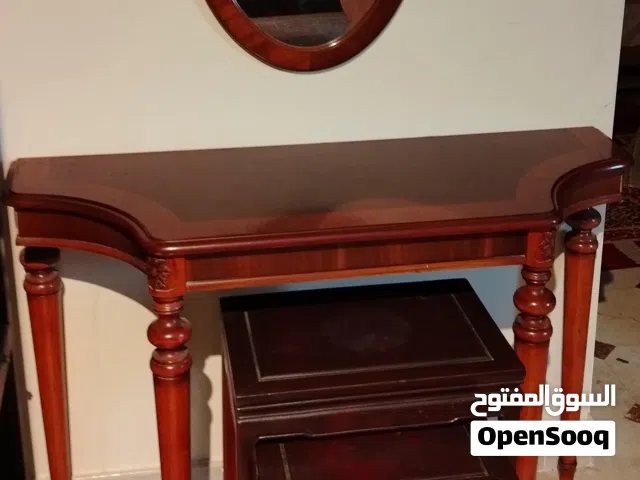 للبيع: طقم كونسول ملكي فاخر مع طاولات متداخلة ومرآة
