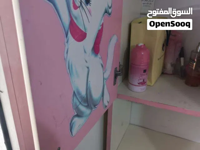 خزانة ملابس طابقين لون اسود تفصيل وليس تجاري كبيره من الداخل مع درجين