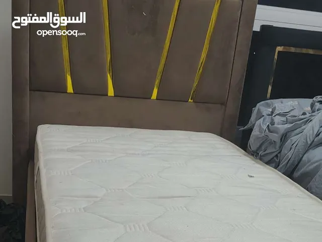 سرير بحالة جيدة