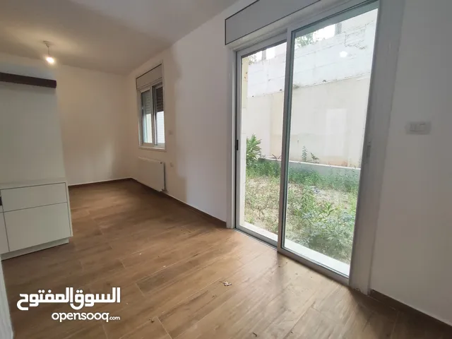 شقة قيد الفرش على ذوقك للايجار في عين منجد
