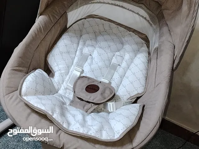 كرسي هزاز للاطفال مستعمل مرة واحده بسعر 45 دينار