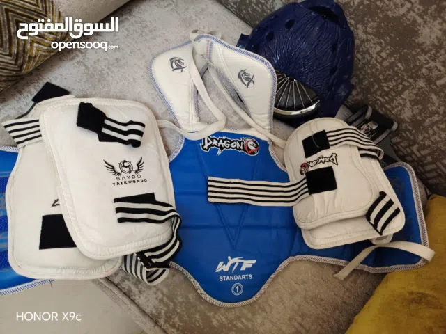 معدات تكواندو حزام واقي صدر واقي حماية راس واقي ساقين و ذراعين