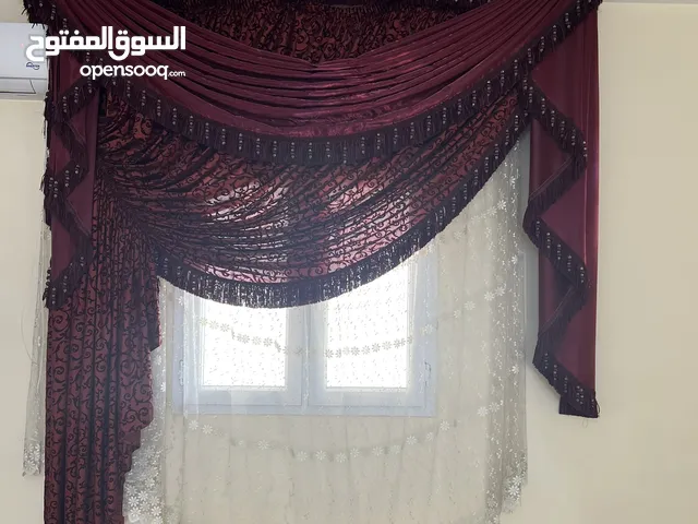 2 قصة وستارات في حالة جيدة 2 متر