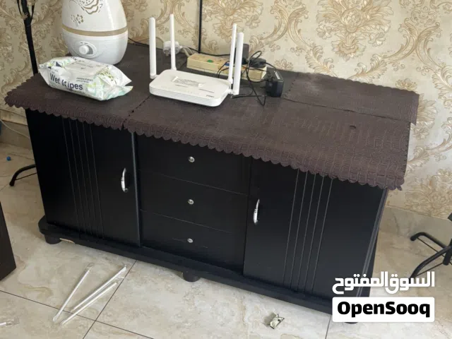 طاوله تلفزيون مستعمل حاله ممتازه