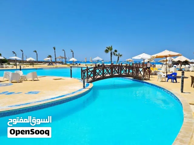 شاليه للبيع على البحر مباشر بمقدم 300 الف في قرية بانجلوز الساحل الشمالي