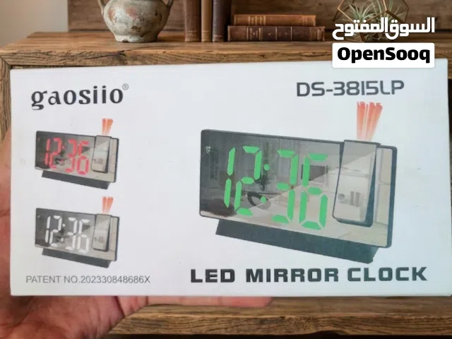 ساعة منبه رقمية مزودة بجهاز عرض LED مقاس 7.8 بوصة مع إمكانية ضبط درجة حرارة العرض بزاوية 180 درجة