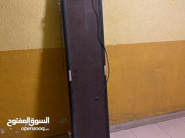 شاشة اعلانات لدى المحلات التجارية او الشركات