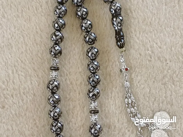 يوجد لدينا جميع انواع المسابح الفاخرة والخواتم الفضة بالاحجار الكريمة وشرابات الفضة