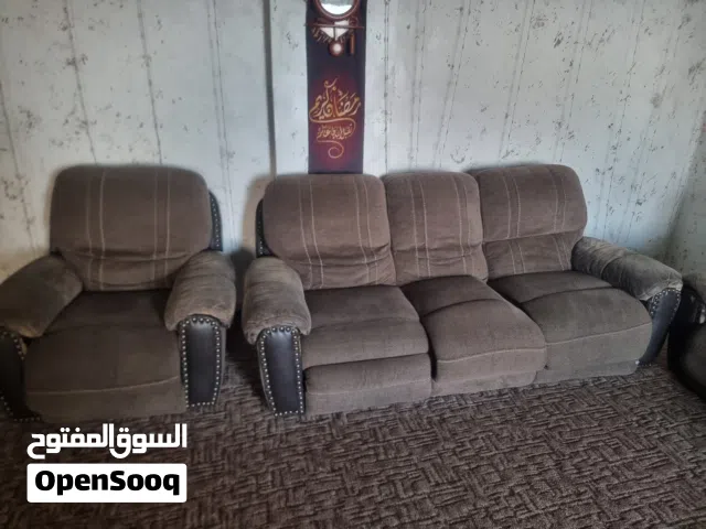 طقم كنب ريكلاينر مستعمل + فرن جيباس كهربائي شبه جديد  بسعر مغري