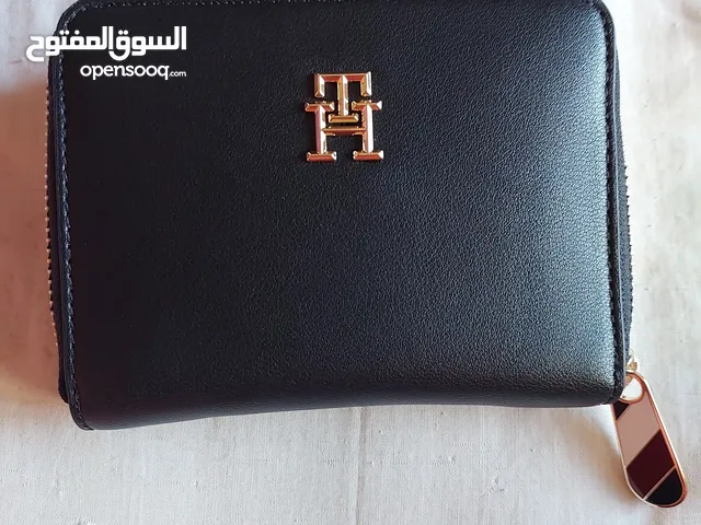 محفظة Tommy Hilfiger نسائية جديدة بحالة الهدية للبيع