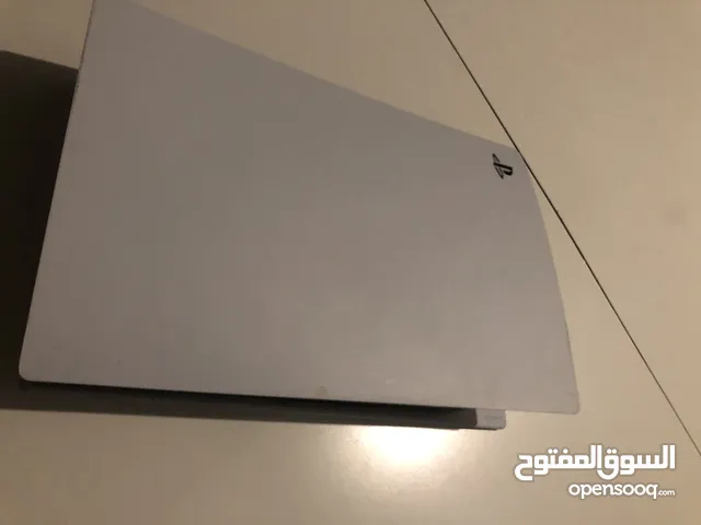 سوني 5 مع منفذ اشرطه جديد استعمال خفيف جدًا مع يده وشحن