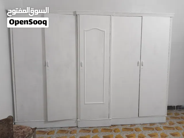 كنتور خشب عراقي شغل عراقي مستعمل مصبوغ حديثا الداخل نظيف وواسع يلم كل الغراض