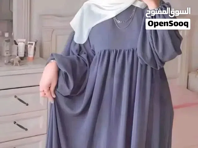 ملابس لبيع