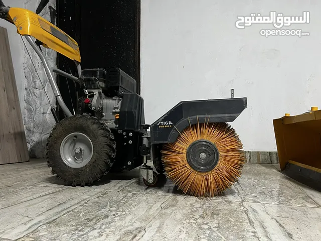 مكينه عشب الصناعي وتنضيف الشوارع