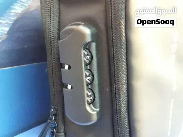 حقيبة شنطة السفر الكتف واليد مع منفذ شحن خارجي ..