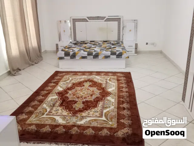 شقة فاخرة مفروشة للإيجار في العذيبة شقة راقية ومفروشة بالكامل بأثاث عصري فاخر في موقع مميز بالعذيبة،