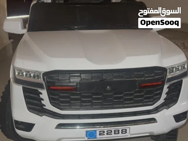 سيارة أطفال بالشحن والريموت 3-9 سنين