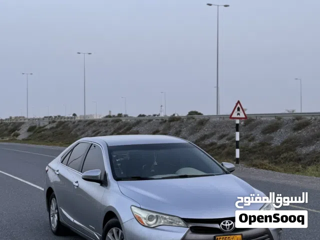2015 تويوتا كامري SE
