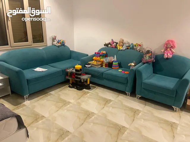 طقم كنبتين وكرسي من الغانم