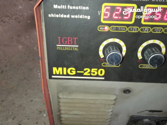 السلام عليكم موجود ماكينه لحام وتختم على التل وغاز زي موضح في الصوره ماكينه جديده استخدمها مره واحده