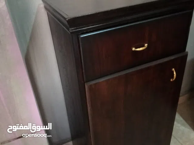 خزانة صغيرة خشب لاتية مقشط زان قشرة بلوط  بحالة ممتازة جدا  شبه جديدة ارتفاع 115× عرض 60× عمق42سم