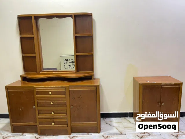 غرفه اخشاب كنتور وزاويه وميز مرايه وجربايه وميز جربايه السعر600وبيها مجال العنوان تنومه