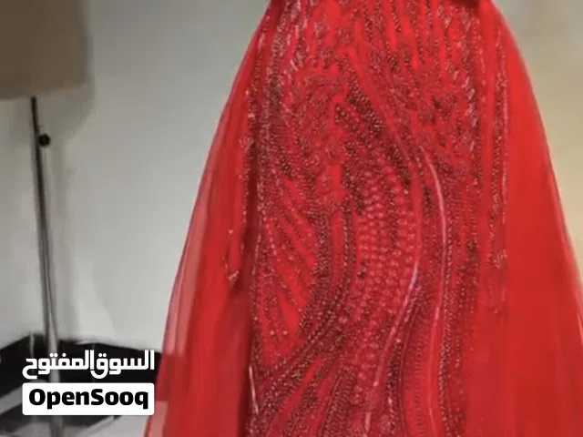 فستان حنة عروس فاخرة بلون أحمر ناري - تطريز يدوي ساحر (لبسة واحدة لمدة ساعتين)