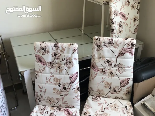 طاولة سفرة و 4 كراسي