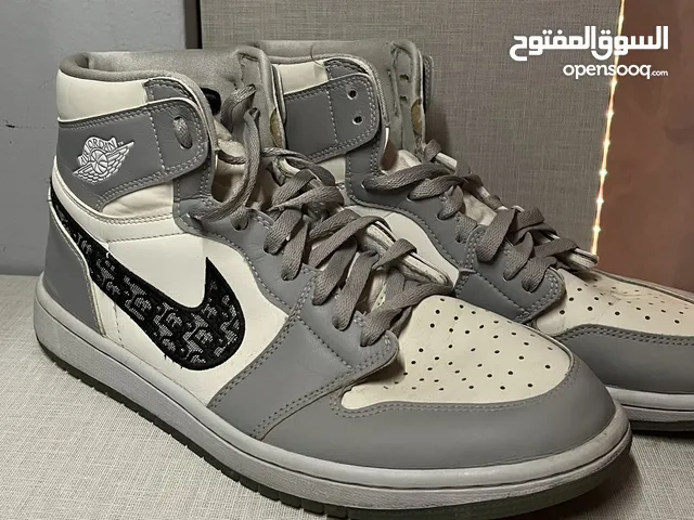 للبيع - حذاء Air Jordan أصلي بتصميم حصري (Dior Edition)