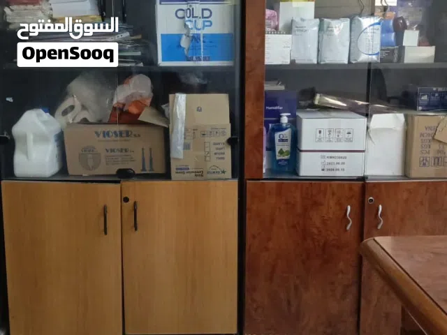 خزانتين ومكتب للبيع