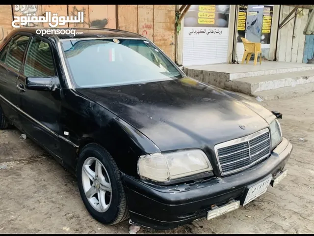 سيارة مرسيدس محورة ياباني سنويتها منتهية وضايعة، بس صاحبها الشرعي موجود ب35 ورقة