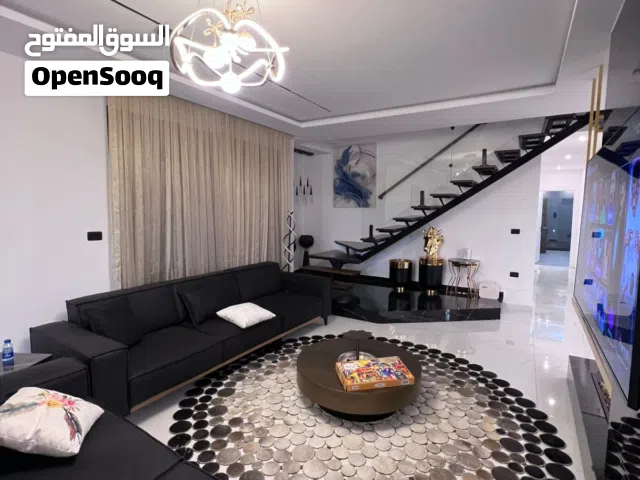 شقة فاخرة للبيع  - طريق المطار خلف المدارس العالمية