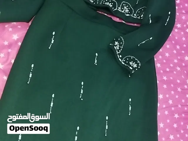 بدلة نسائية مقاس 40 وتلبس لل42 و 44