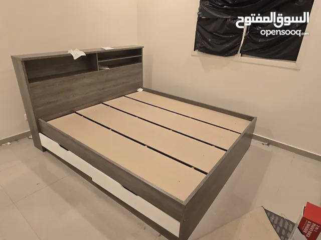 سرير خشبي مستعمل