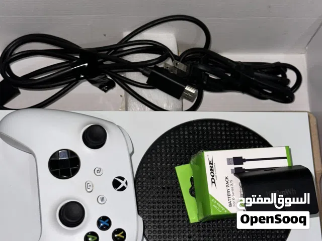 اكس بوكس سيريوس اس استعمال خفيف مع الكرتونه واليد الاصليه مع وصلاته وبطاريه قابله للشحن مع شاحنها